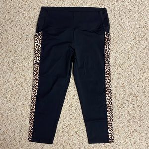 Zyia leopard brilliant Capri leggings
